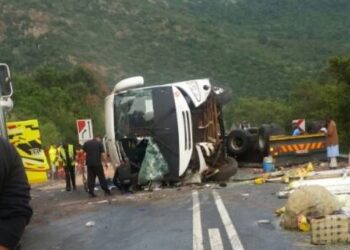 RSA: 15 morts et 37 blessés dans une collision entre un bus et un camion