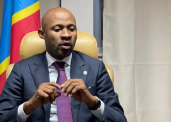 Muyaya tacle Kabund : « Ce n&rsquo;est pas en étalant ce qui s&rsquo;apparente à des insultes qu&rsquo;on va proposer une alternative au peuple congolais »