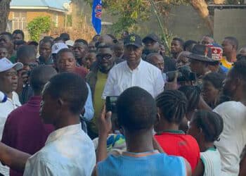 Kwamouth : Adolphe Muzito a consulté les jeunes, chefs coutumiers et autorités administratives pour restaurer la cohabitation pacifique