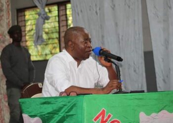 Face aux populations de Kasongo-Lunda, Adolphe Muzito soulève l&rsquo;importance de la titrisation des terres et leur viabilisation grâce aux routes et à l&rsquo; électricité