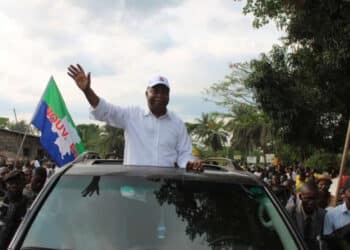 Kwango :  à Kasongo-Lunda, Adolphe Muzito invite toutes les communautés à privilégier l&rsquo;unité et la cohabitation pacifique