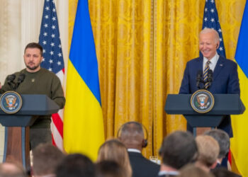 Biden: « Poutine n&rsquo;a aucune intention d&rsquo;arrêter cette guerre cruelle et utilise l&rsquo;hiver comme une arme »