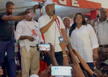 Grand Bandundu : Adolphe Muzito assiste de nouveau les victimes du conflit Teke-Yaka