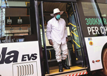 Museveni : « nous avons conçu nos propres bus et voitures électriques. Je ne veux pas entendre parler d&rsquo;assemblage »