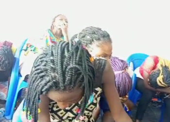 RDC : Albert Mukulubundu exige la libération de 27 jeunes filles enlevées à Idiofa et séquestrées à Kinshasa