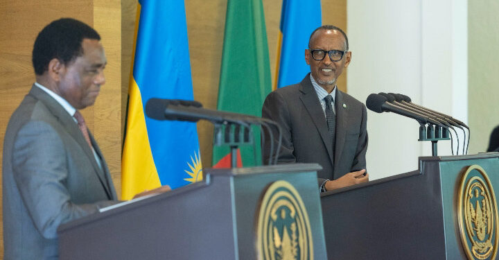 Les présidents Hakainde et Kagame devant la presse ce mercredi à Kigali